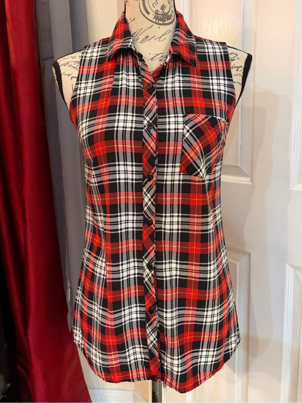 Hot Topic Red Plaid Long Girls Sleeveless Woven Button-Up